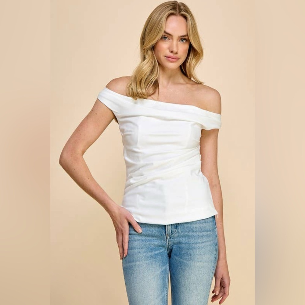 NWT BOUTIQUE TALIA OFF THE SHOULDER TOP
